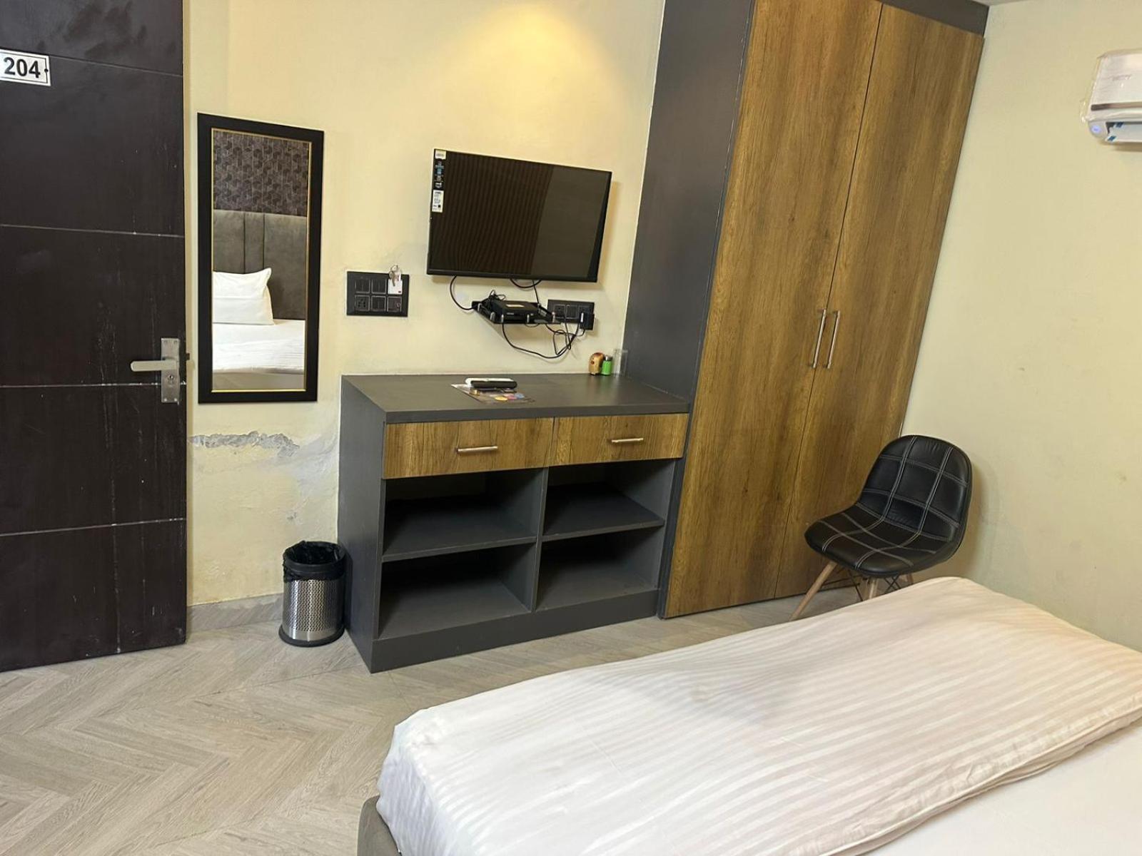 Hotel Kritika Greater Noida Exterior photo